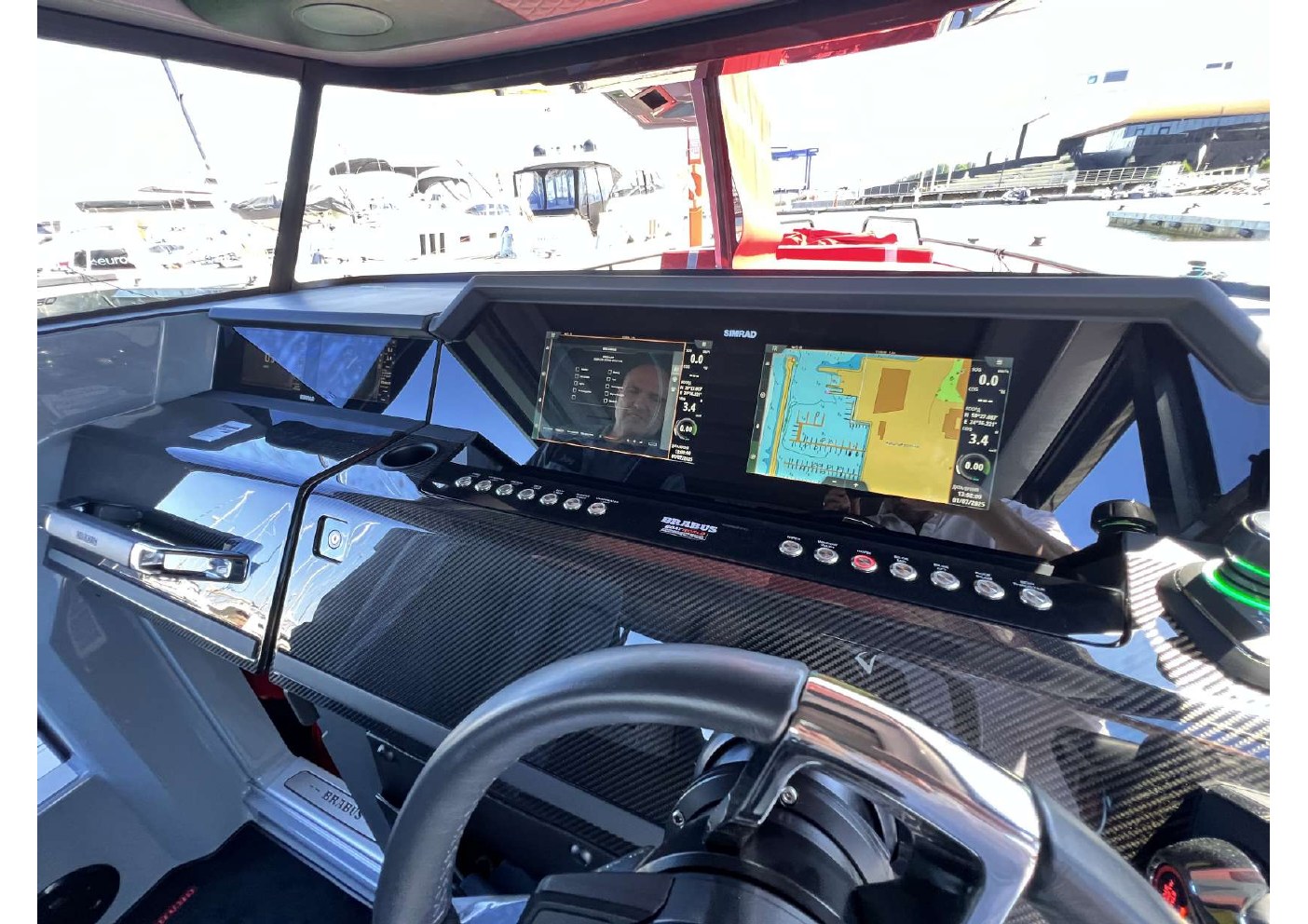BRABUS Glassbridge navigation display