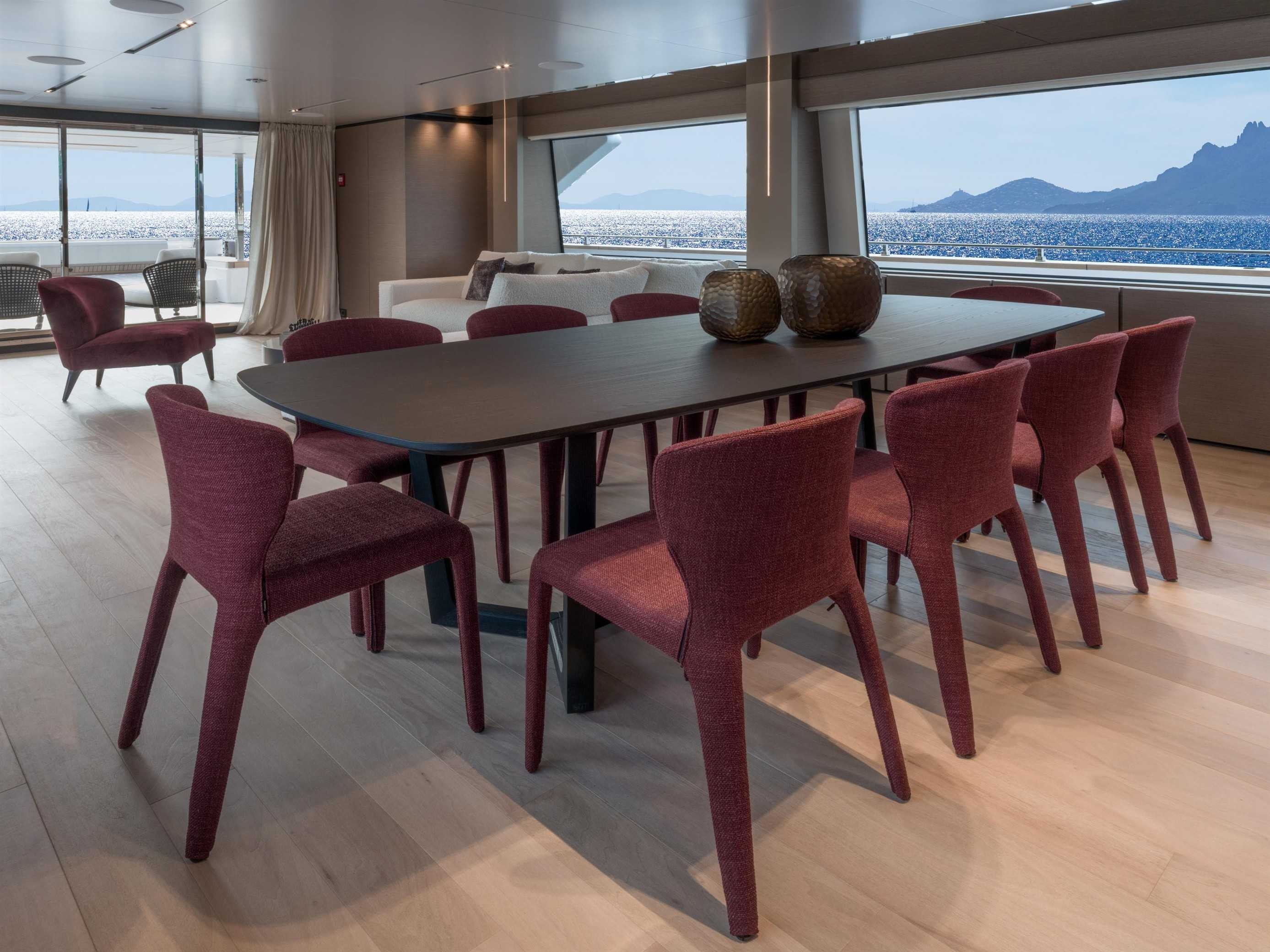 Custom Line Navetta 33 dining area