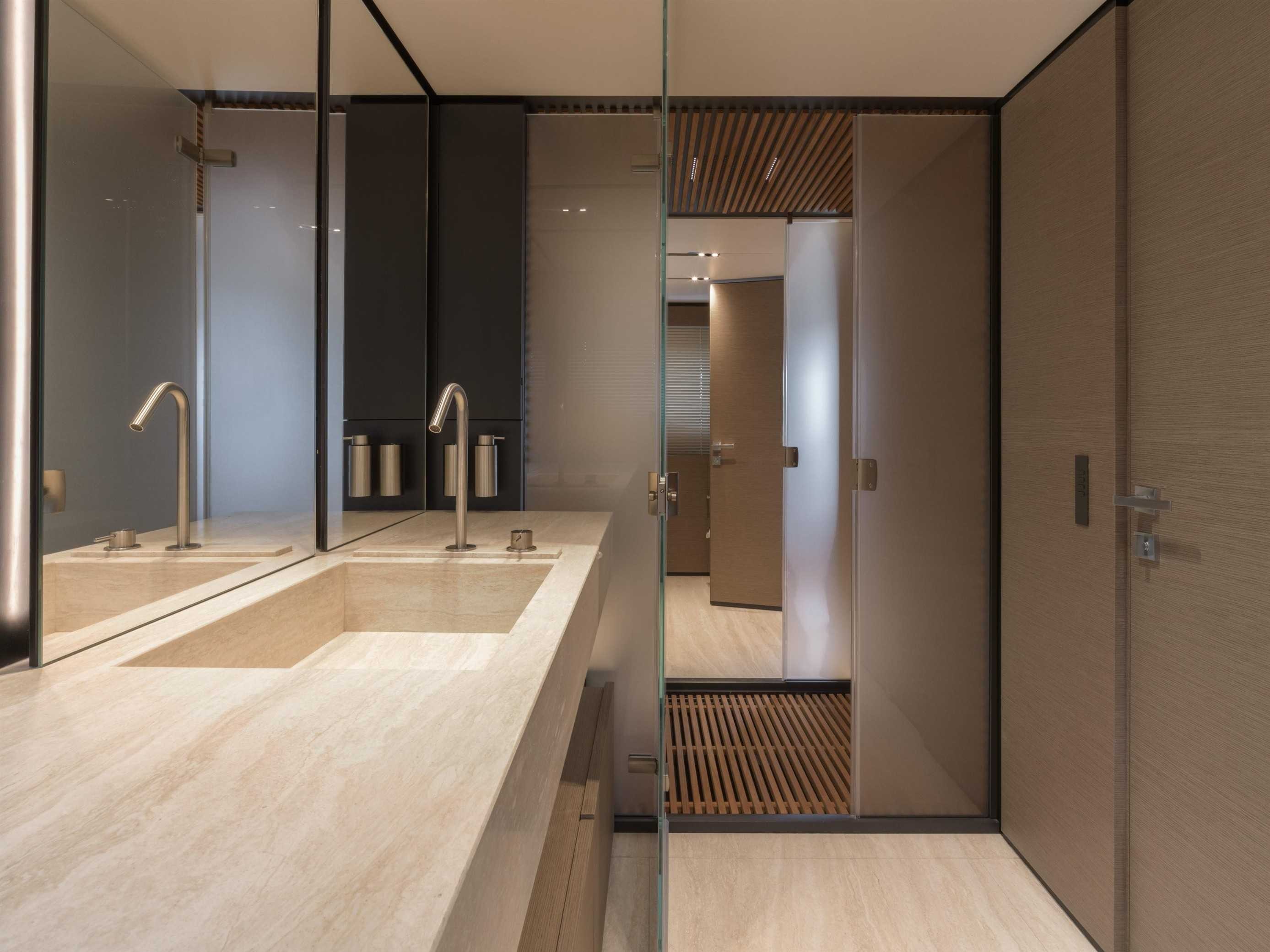 Custom Line Navetta 33 owner bathroom