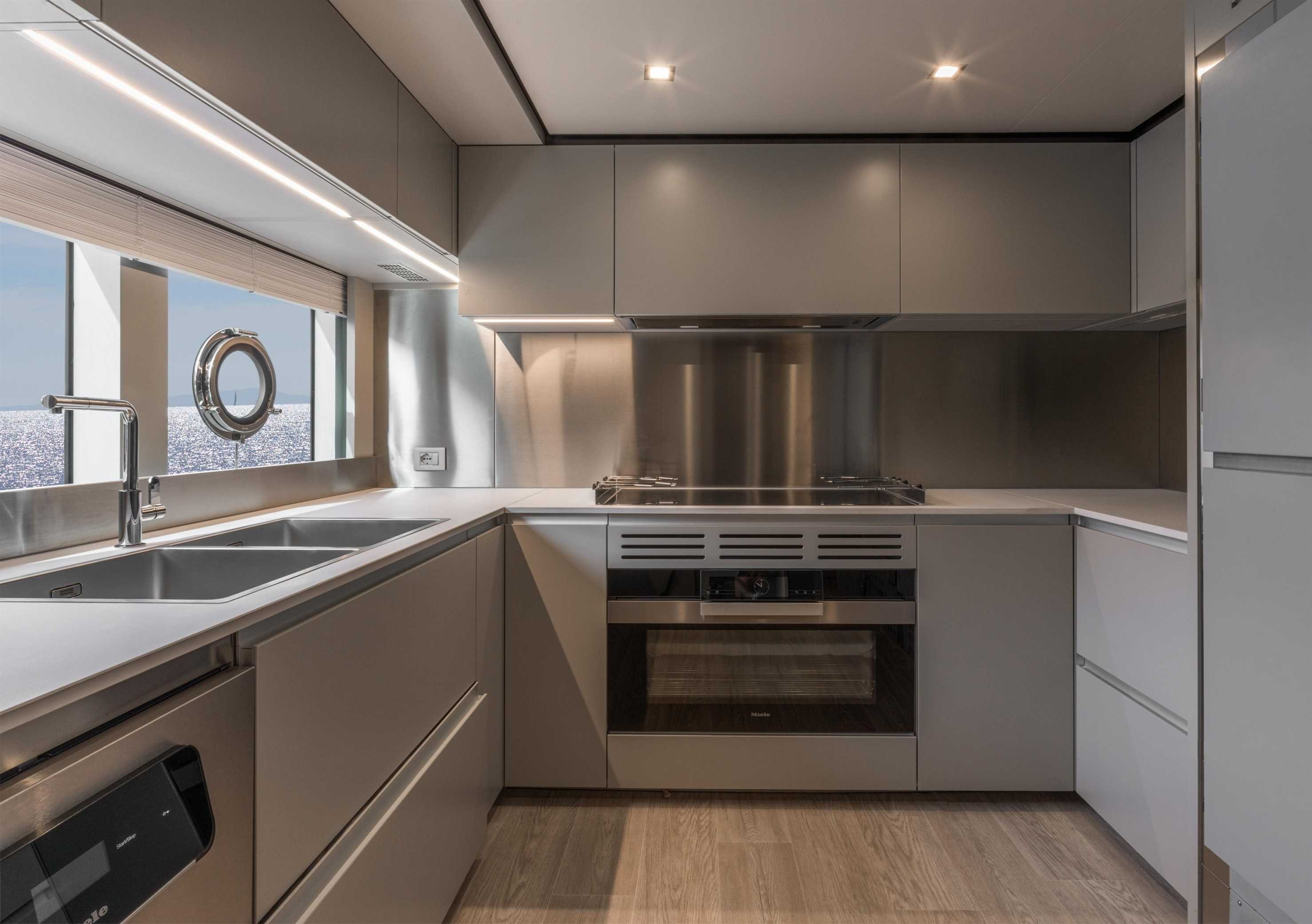 Custom Line Navetta 33 galley