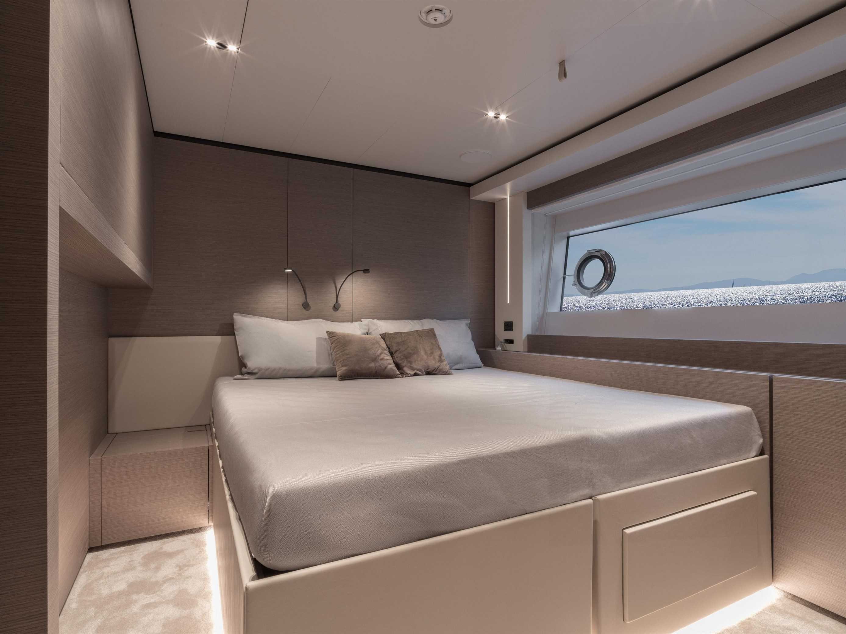 Custom Line Navetta 33 guest cabin