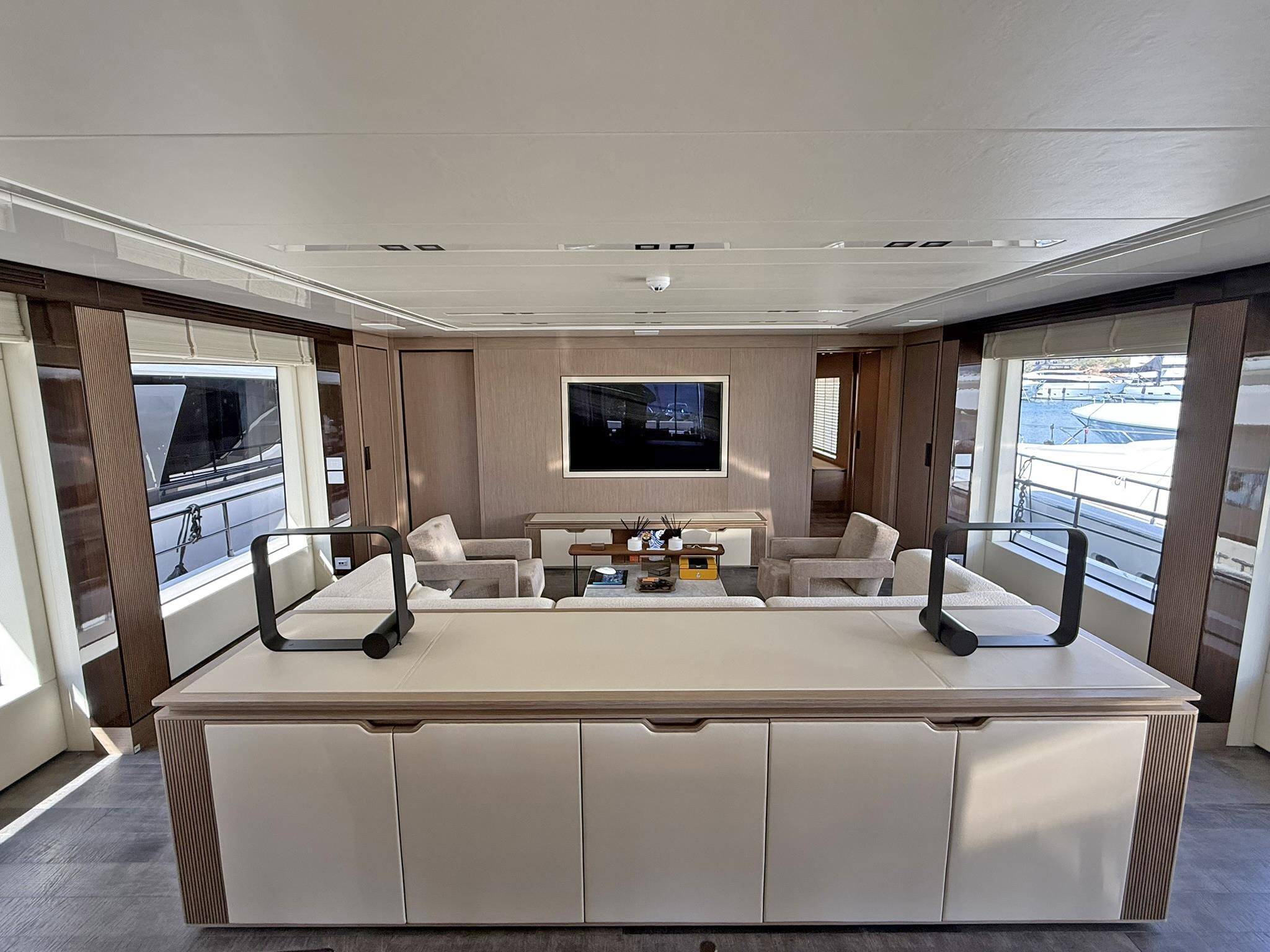 Maiora 30 Walkaround supplied brochure image 2