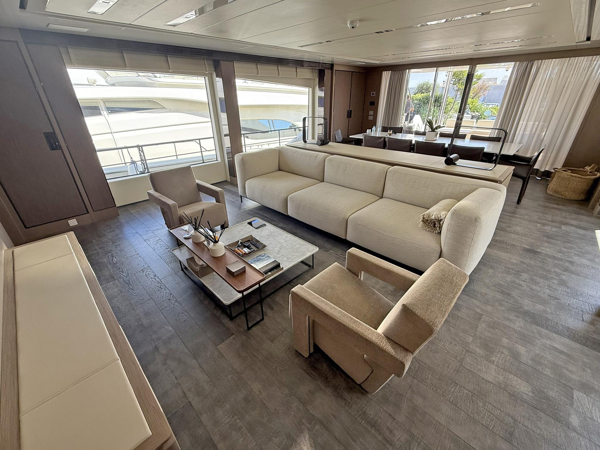 Maiora 30 Walkaround supplied brochure image 3