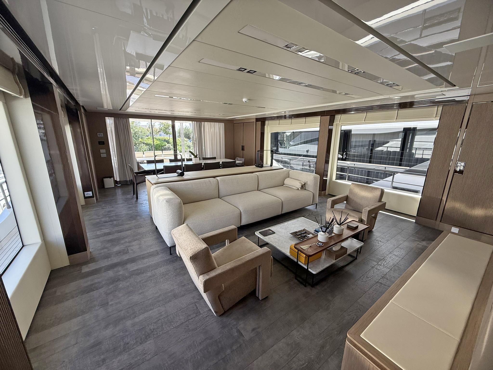 Maiora 30 Walkaround supplied brochure image 4