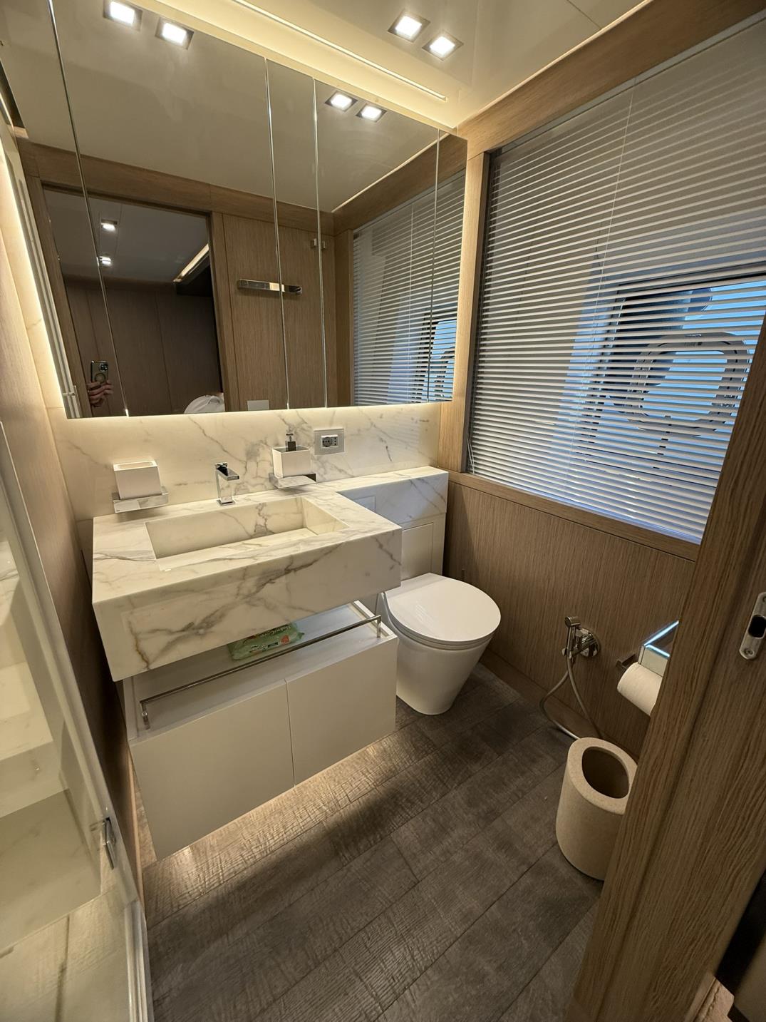 Maiora 30 Walkaround supplied brochure image 17
