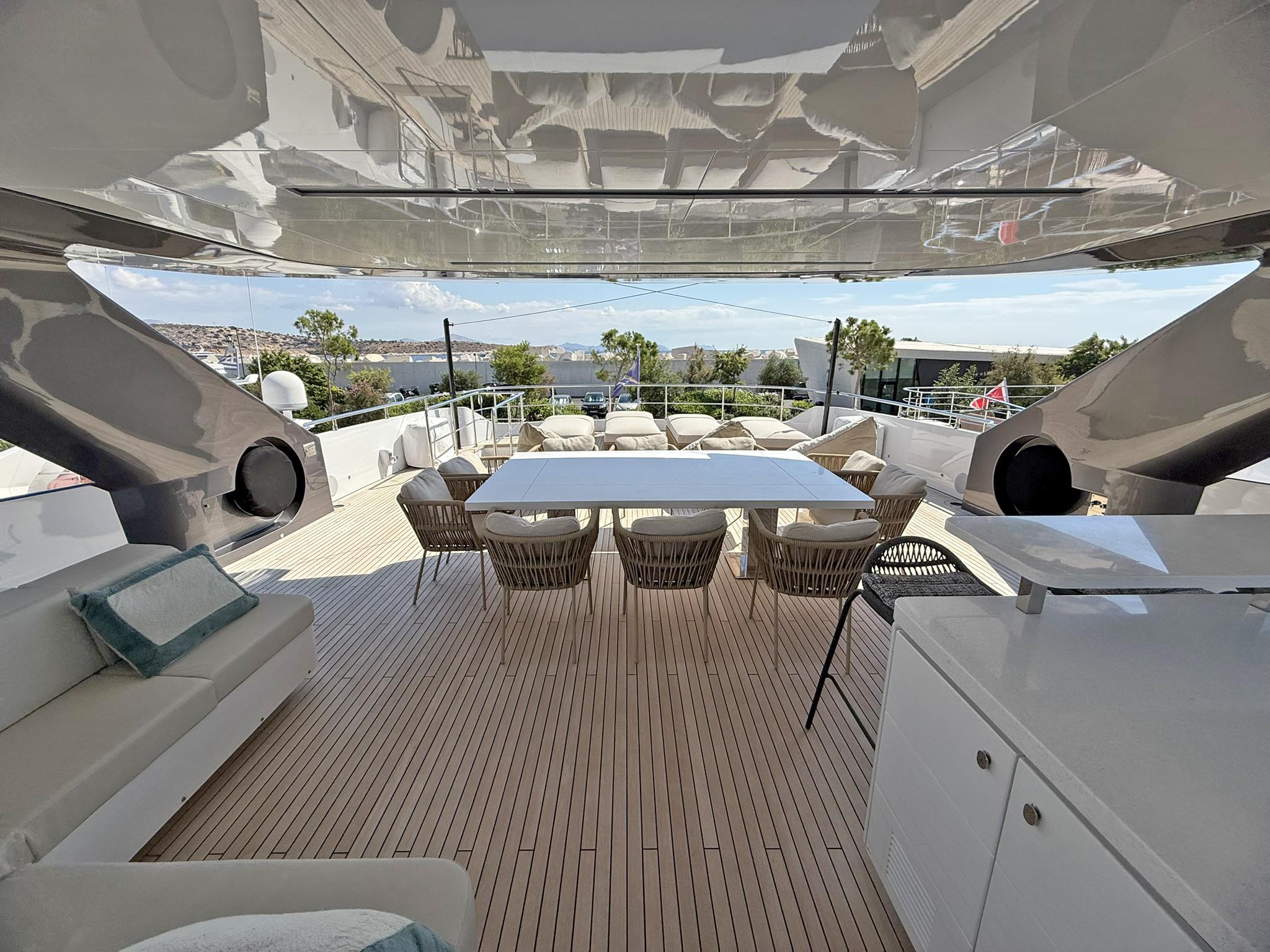 Maiora 30 Walkaround supplied brochure image 19