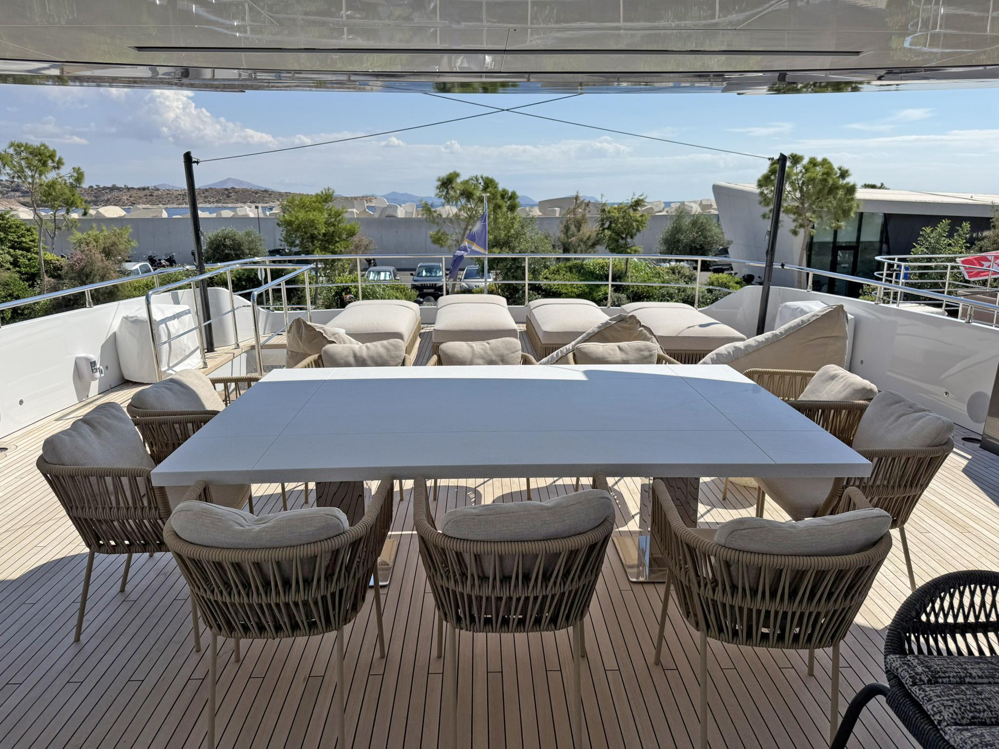 Maiora 30 Walkaround supplied brochure image 20