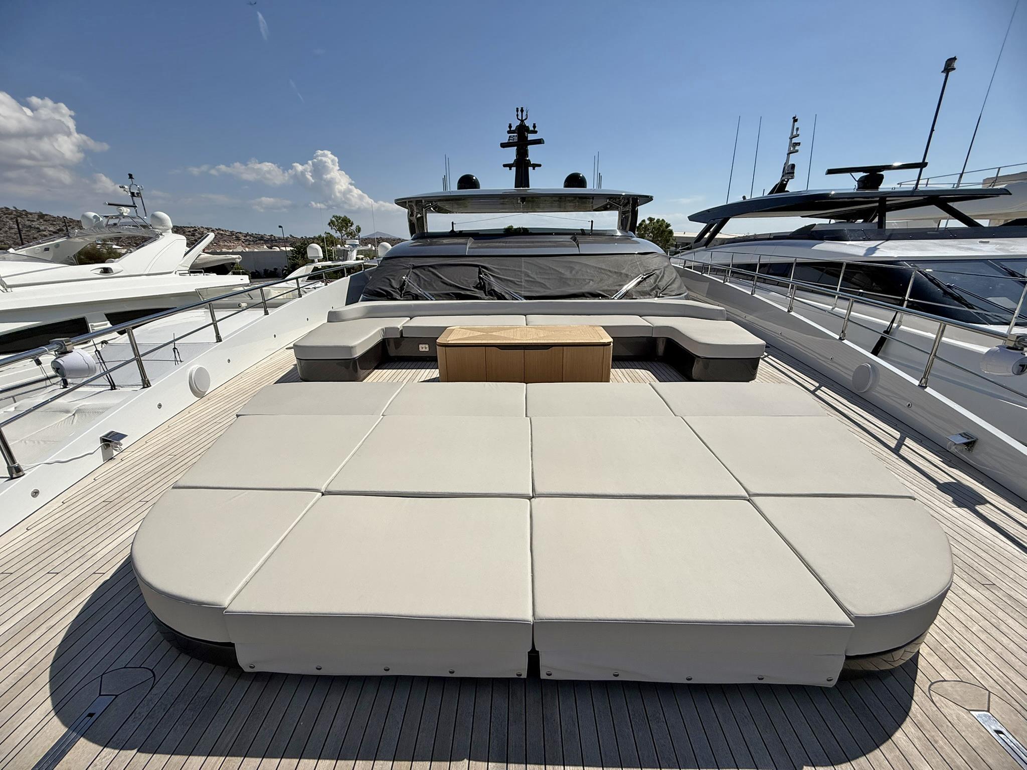 Maiora 30 Walkaround supplied brochure image 23