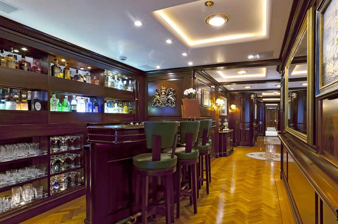 Paraffin yacht bar and lounge