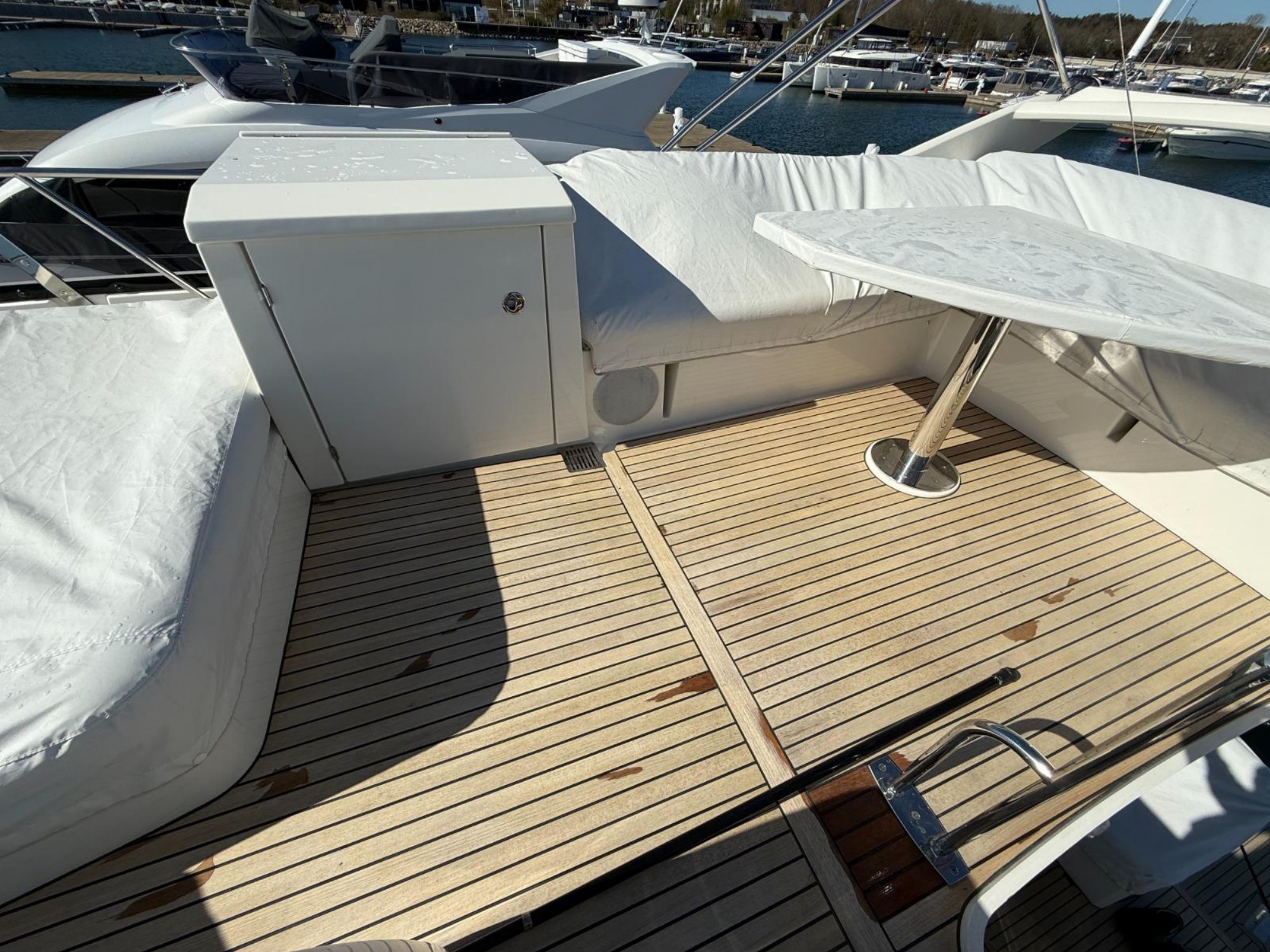 Prestige 460 FLY flybridge detail