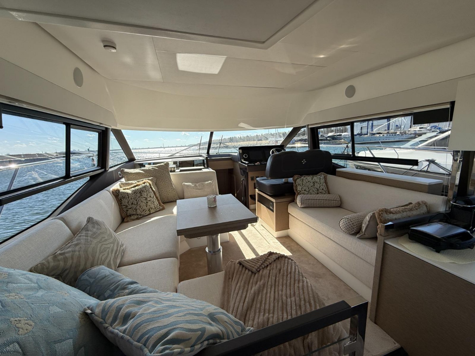 Prestige 460 FLY main salon