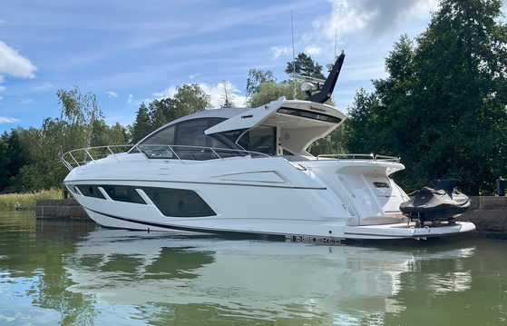 Sunseeker Predator 57 MKII exterior stern profile