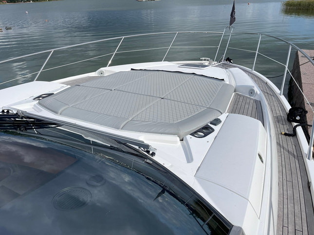 Sunseeker Predator 57 MKII foredeck sunpad