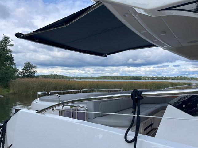 Sunseeker Predator 57 MKII electric cockpit canopy