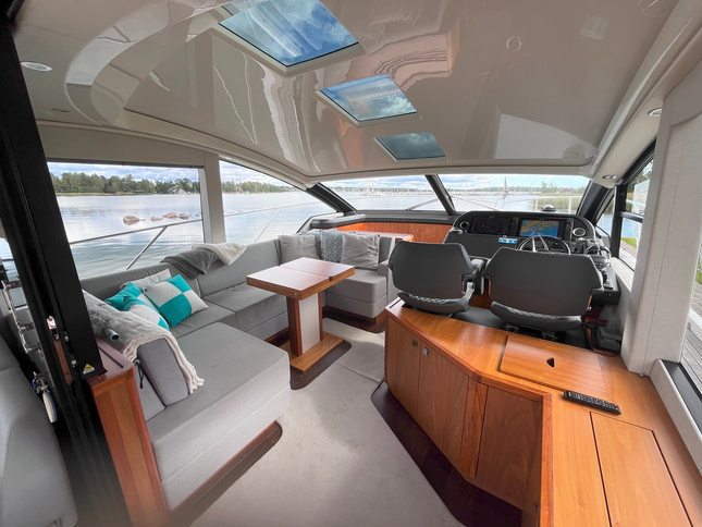 Sunseeker Predator 57 MKII deck salon