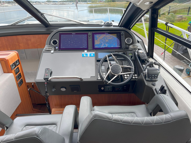 Sunseeker Predator 57 MKII Simrad navigation displays