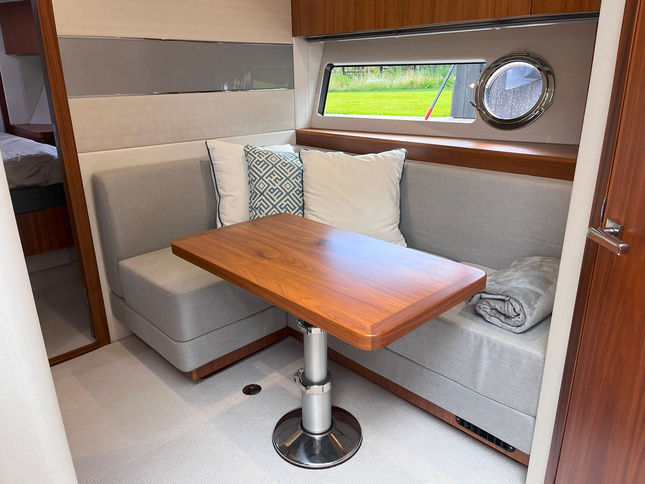 Sunseeker Predator 57 MKII lower salon