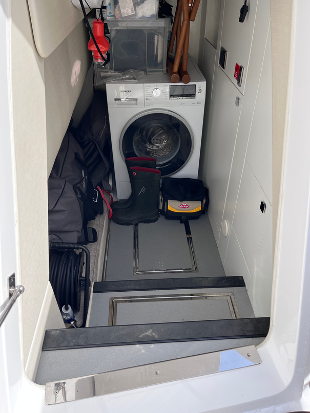 Sunseeker Predator 57 MKII utility compartment